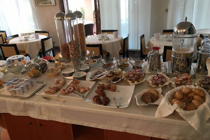 Breakfast/Coffee Service 29 of 46