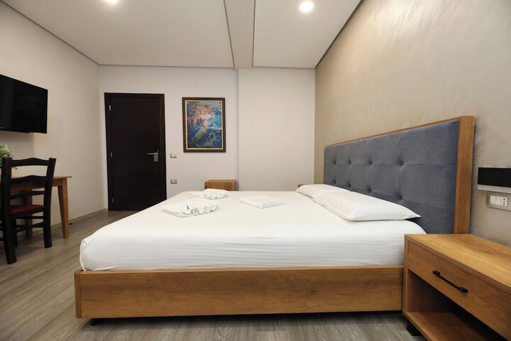 Room 10 of 99