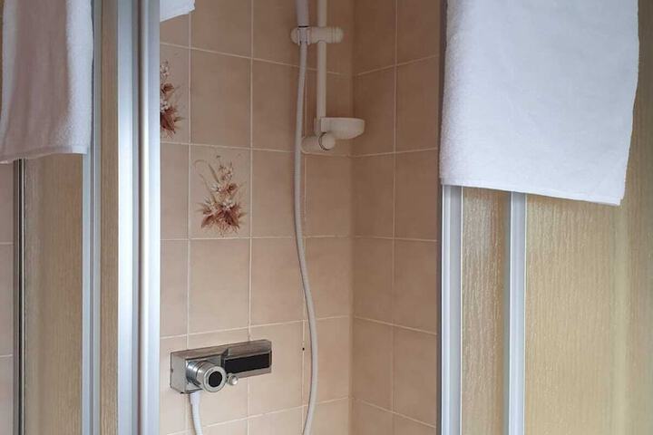 Room 34 of 39