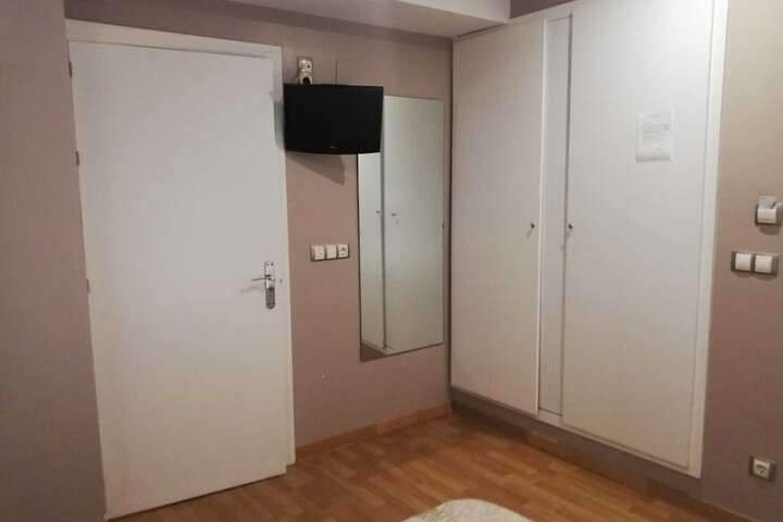 Room 8 of 101