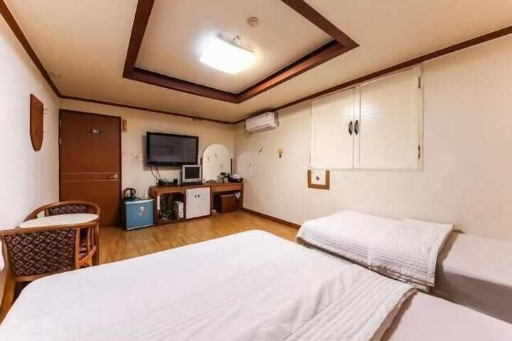 Room 13 of 47