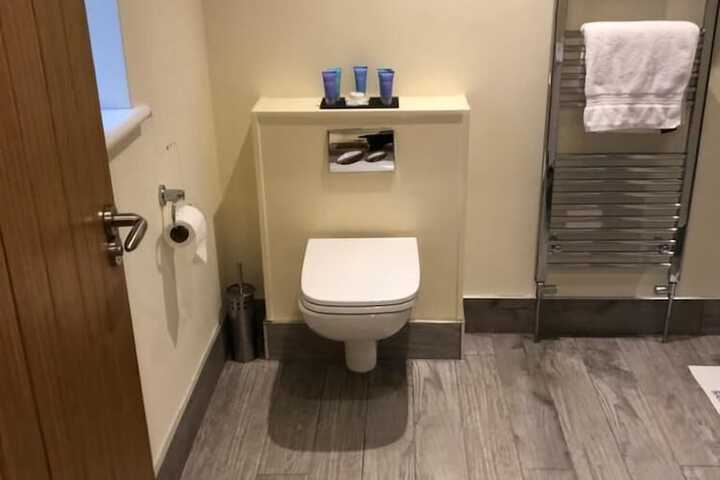 Room 10 of 21