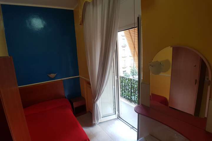Room 9 of 63
