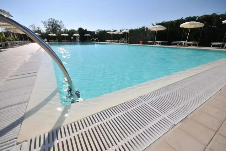 Pool 13 of 24