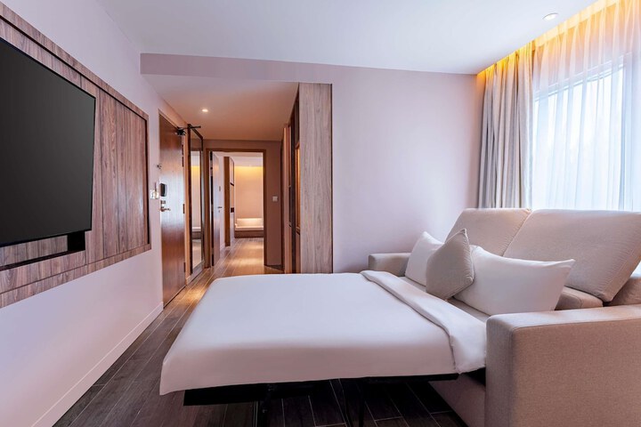 Room 12 of 157