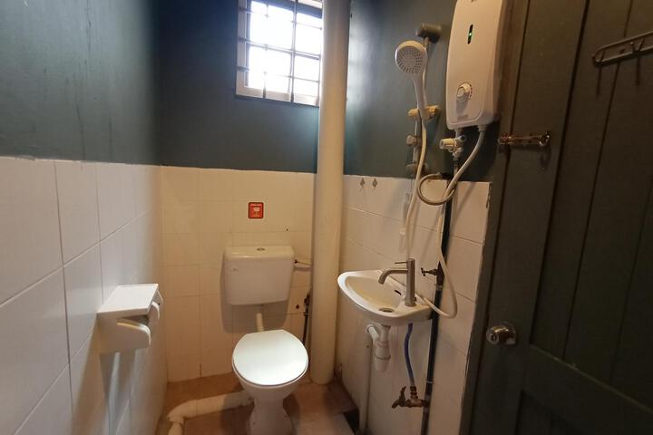 Room 6 of 19