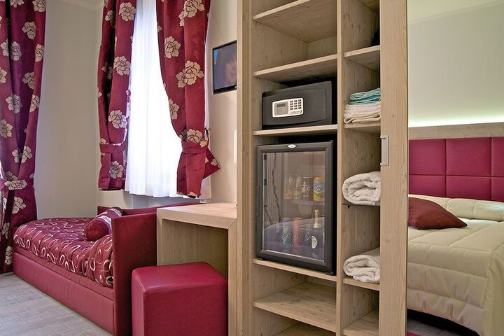 Room 6 of 34