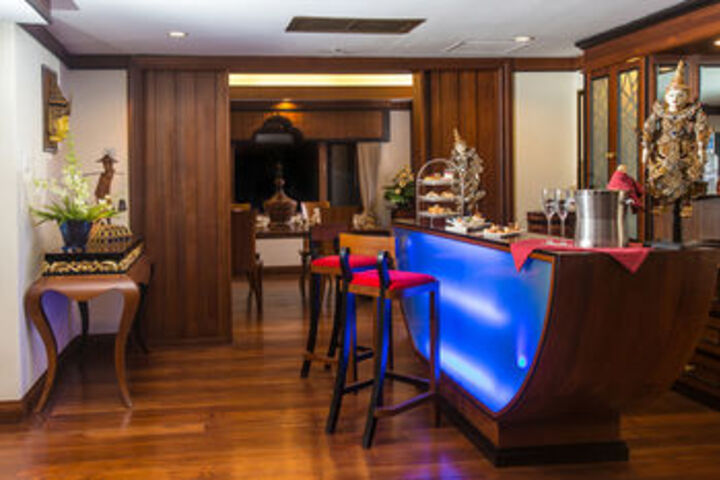 Lounge 44 of 92
