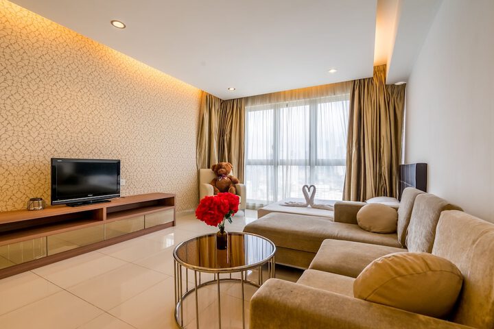 Exterior of Regalia Residence at KLCC View Sky Pool by MC
