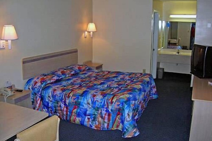 Room 15 of 37