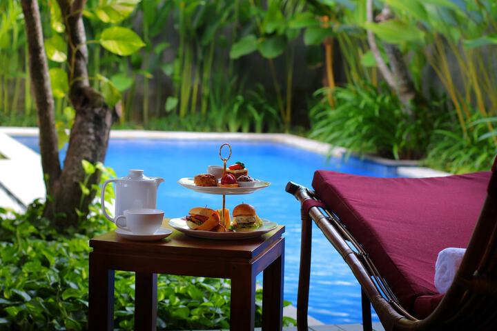Pool Hotel