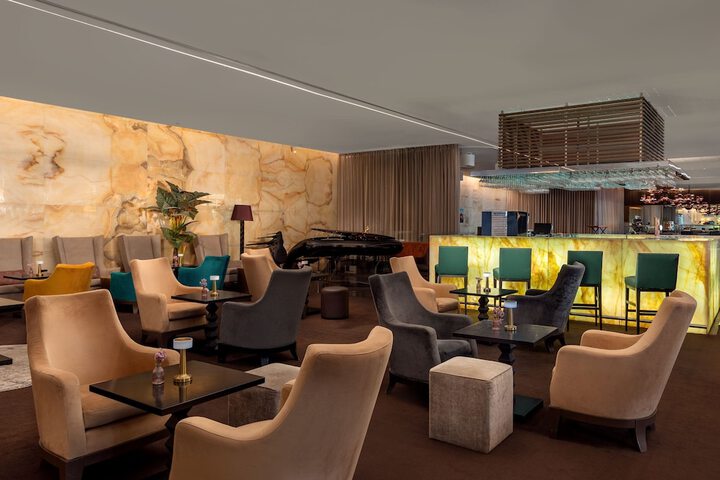 Entrance & Lobby