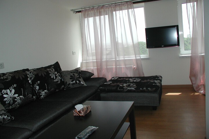 Room 33 of 85