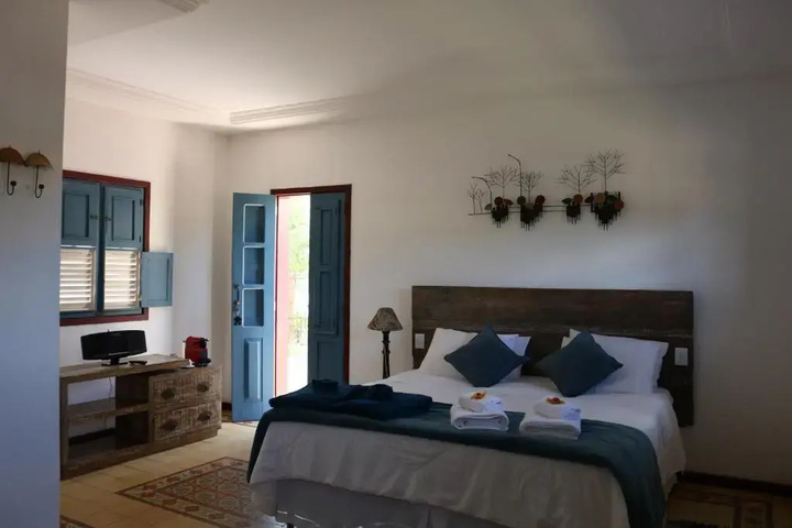 Room 5 of 9