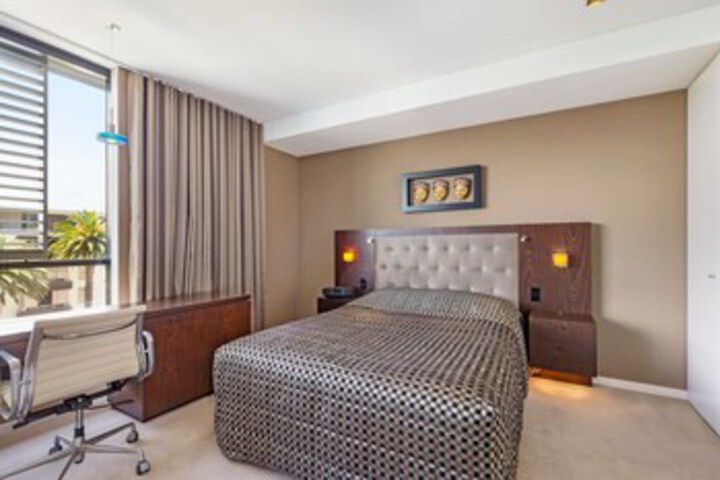 Room 7 of 90