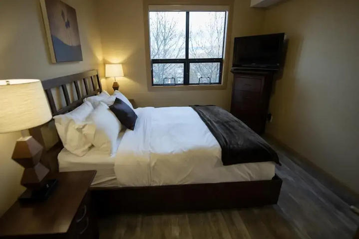 Two Bed Two Bath Corner Unit #432