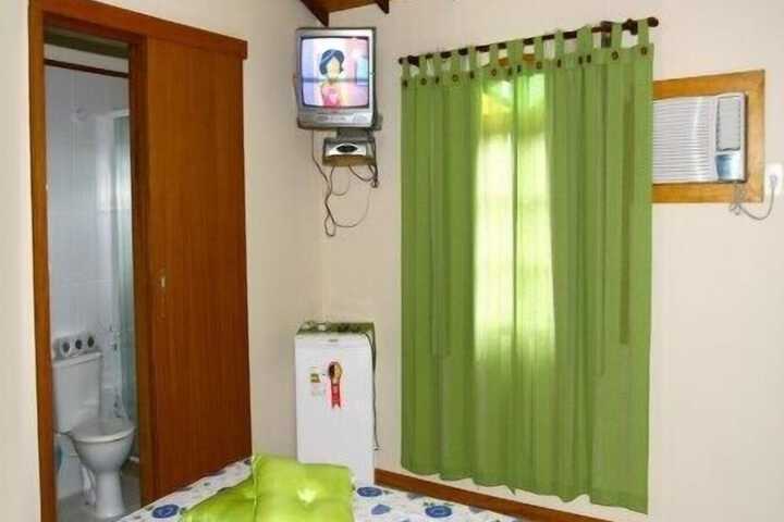 Room 8 of 12