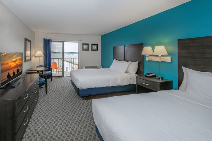 2 Double Beds Poolside (7 of 7)