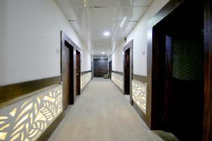 HOTEL E SQUARE BY OYO ROOMS