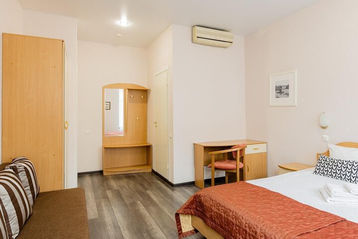 Room 19 of 48