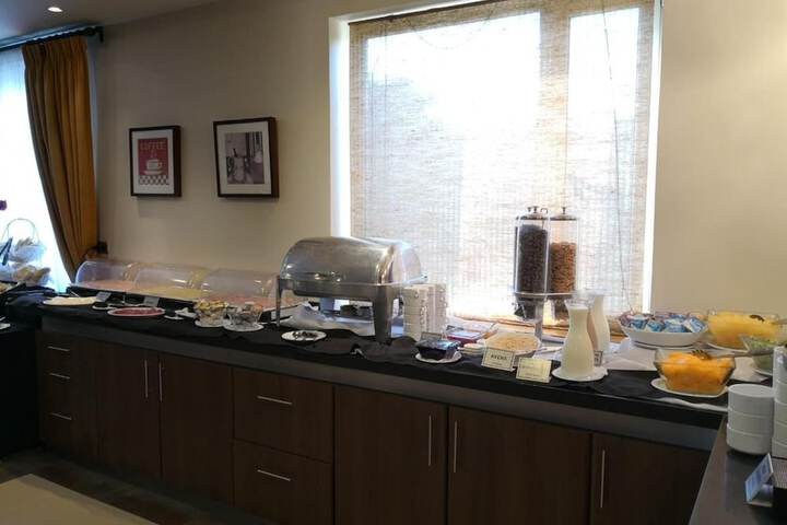 Breakfast area