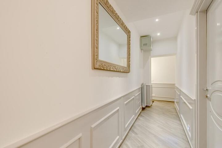 Ballroom/Hall 15 of 16