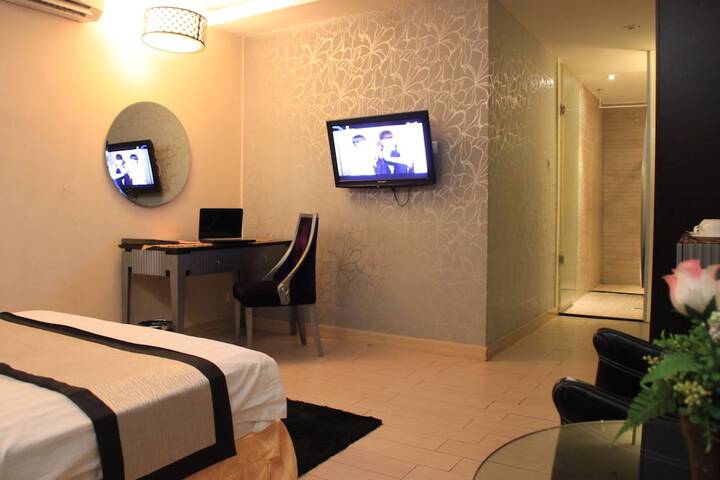 Room 14 of 82