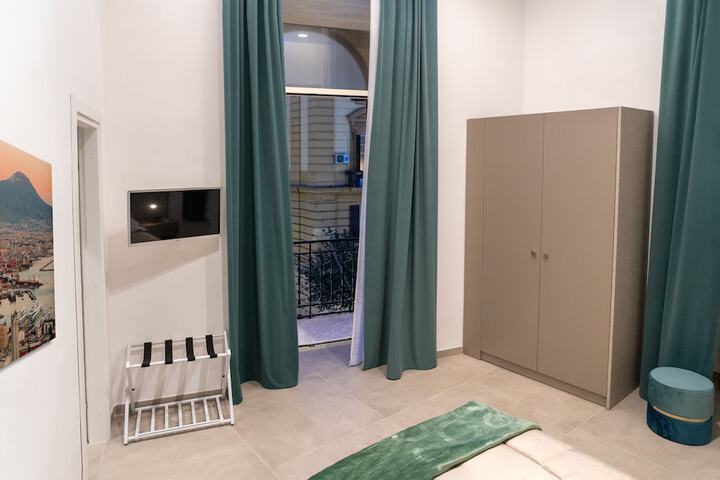 Room 16 of 38