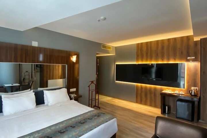 Room 9 of 64
