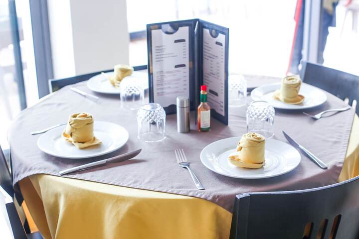 Dining 95 of 147