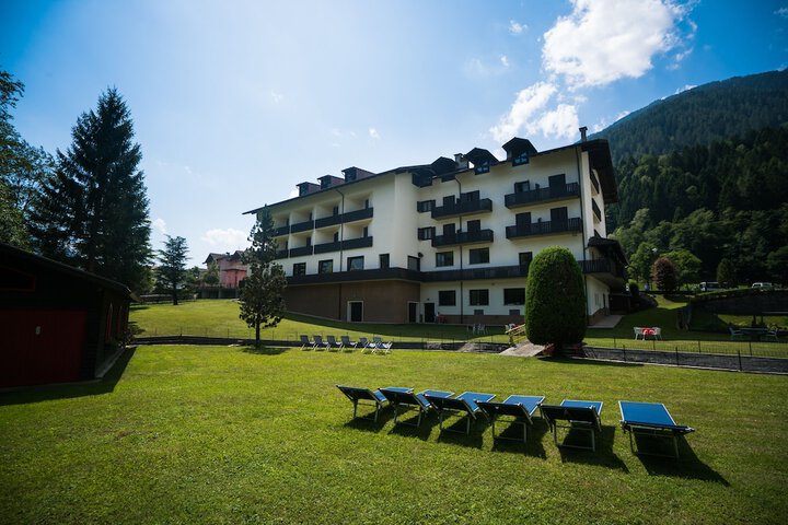Hotel Exterior 54 of 64