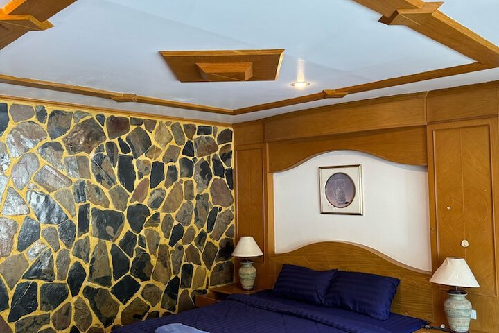 Room 7 of 16