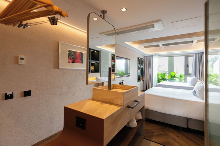 Room 62 of 102