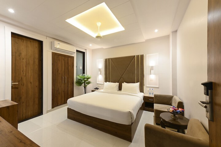 Room 13 of 25