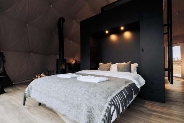 Room 1 of 8
