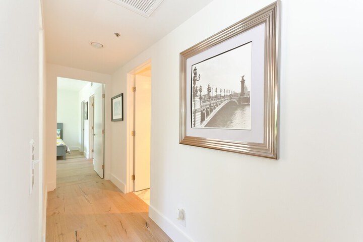 Ballroom/Hall 24 of 25