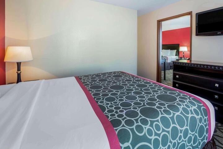 2 Queen Beds Accessible (6 of 17)