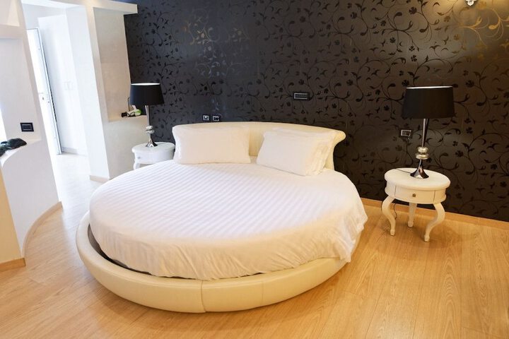 Room 4 of 61