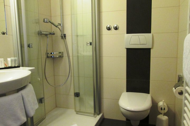 Room 18 of 45