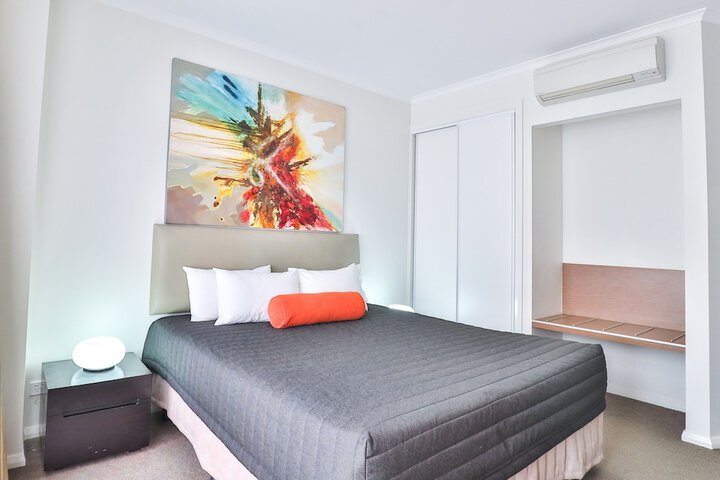 Room 9 of 38