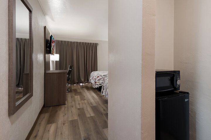 Room 6 of 34