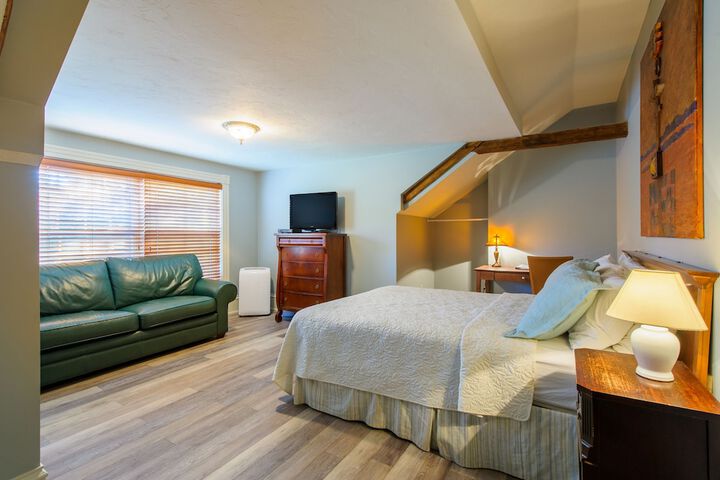 Room 3 of 32