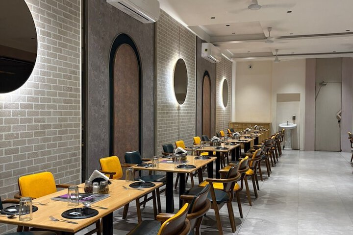 Dining 46 of 65