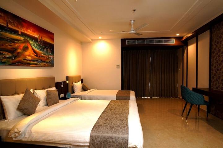 Room 6 of 51