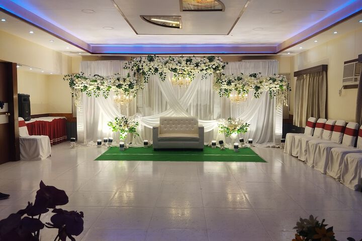 Ballroom/Hall 51 of 64