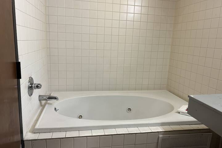 Deluxe King Bed (2 of 10)