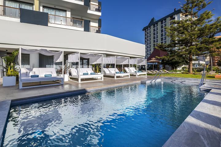 Pool Hotel