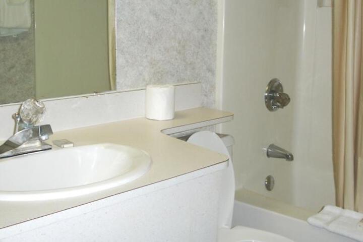 Image of RODEWAY INN NORTH