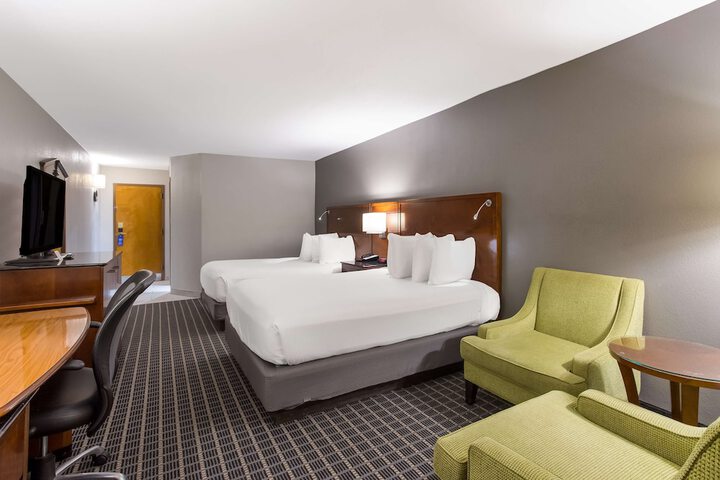 2 Queen Beds (9 of 9)