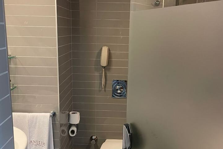 Room 8 of 11